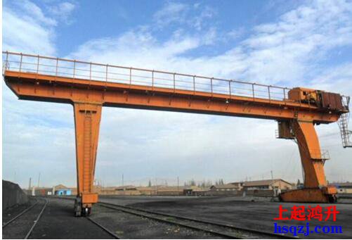 找廠家進(jìn)行龍門吊出租要注意哪些方面?